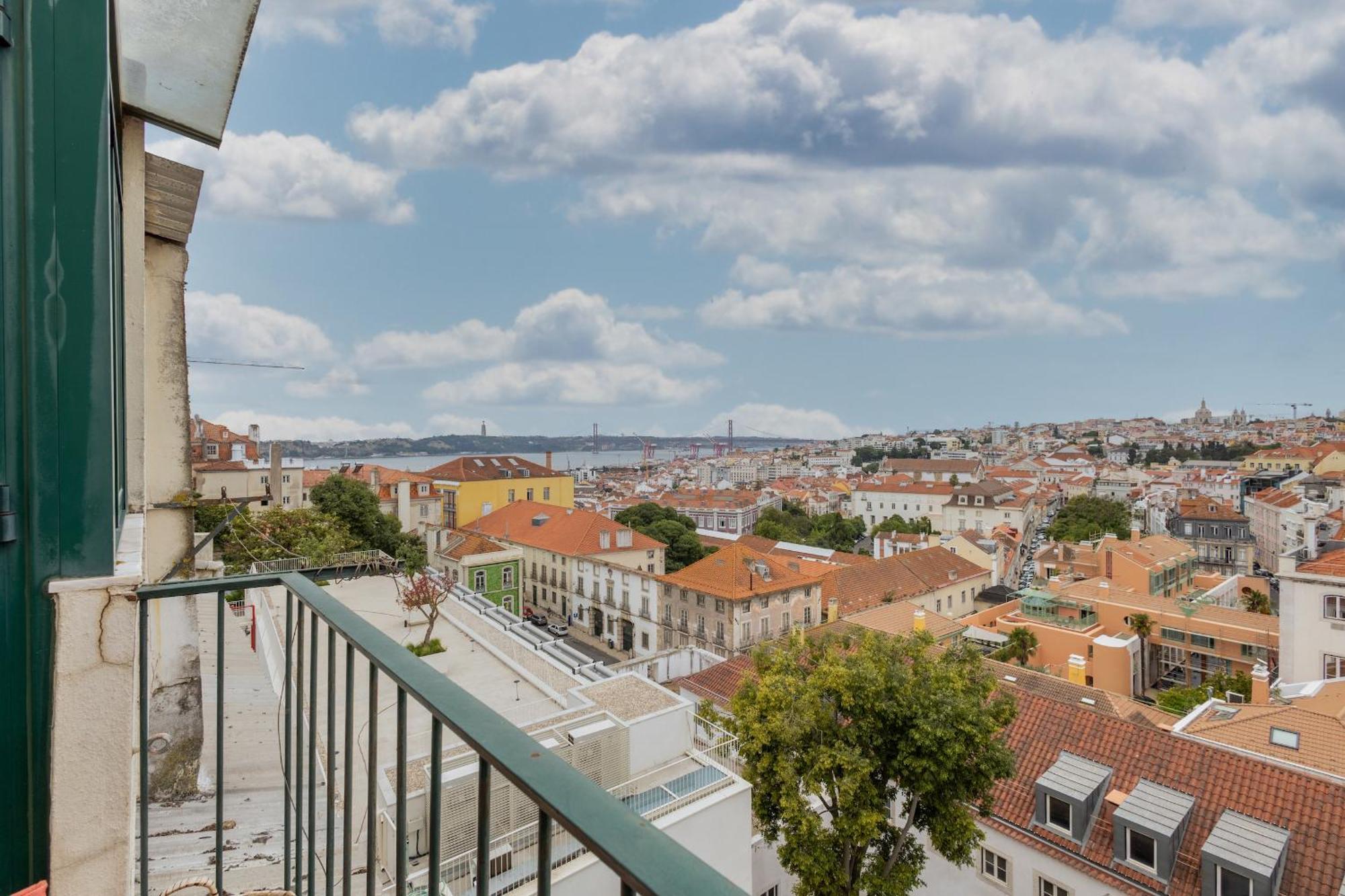 Beguest Bairro Alto City View Apartment Lisbona Esterno foto