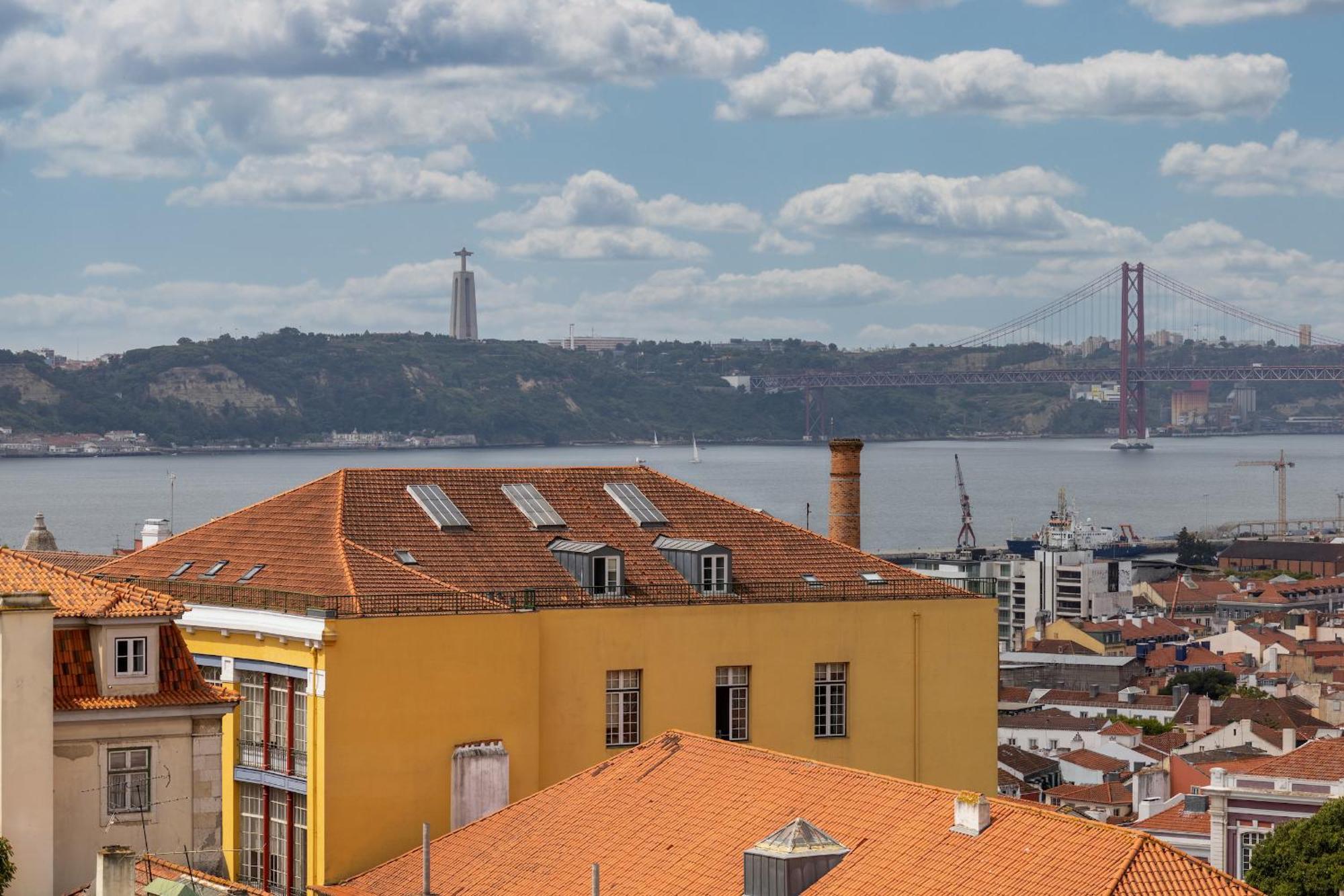 Beguest Bairro Alto City View Apartment Lisbona Esterno foto